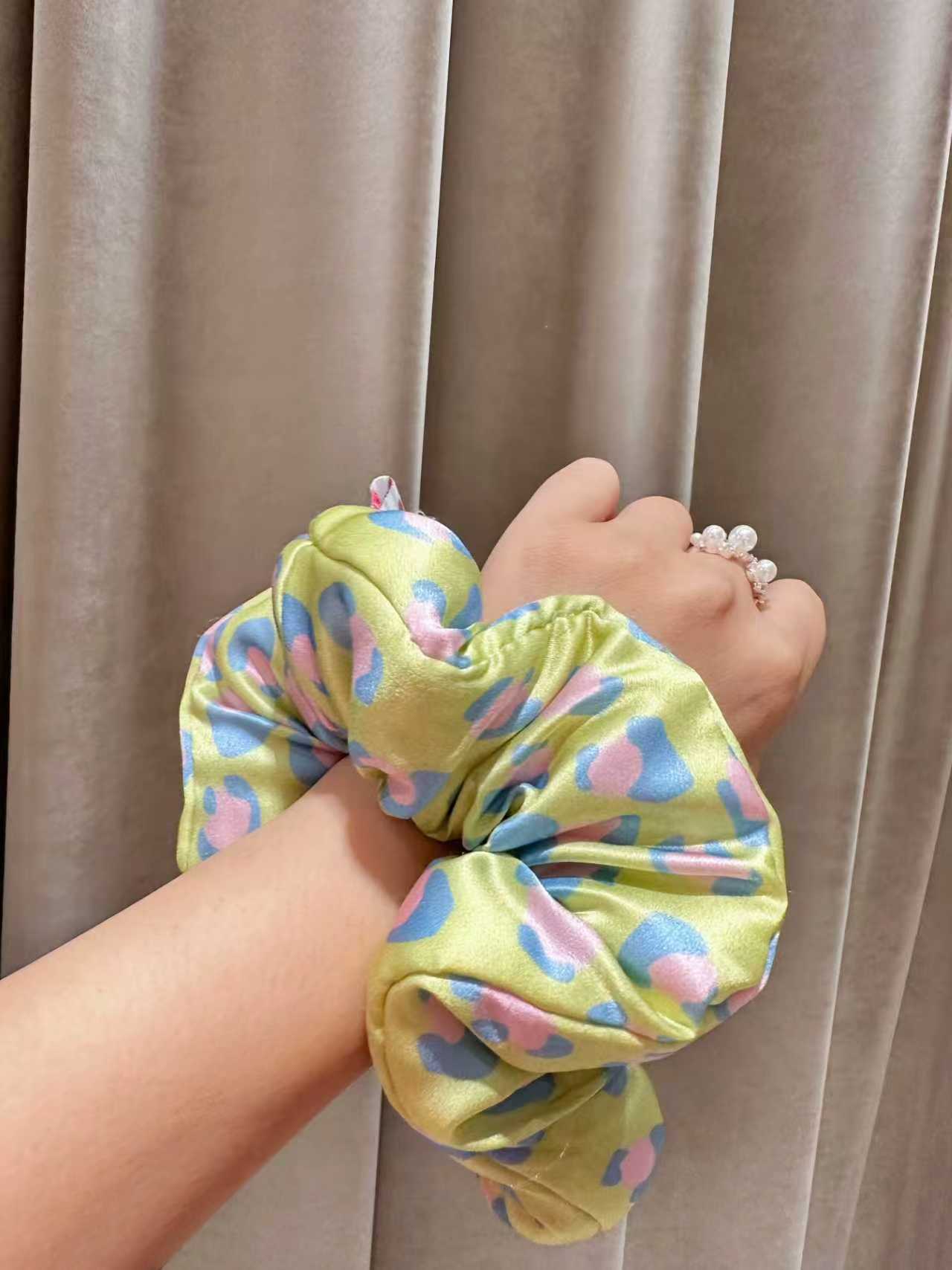 Avocado Pastel Leopard - 100% Mulberry Silk Padded Scrunchie｜Richie Richie YYZ Original Design