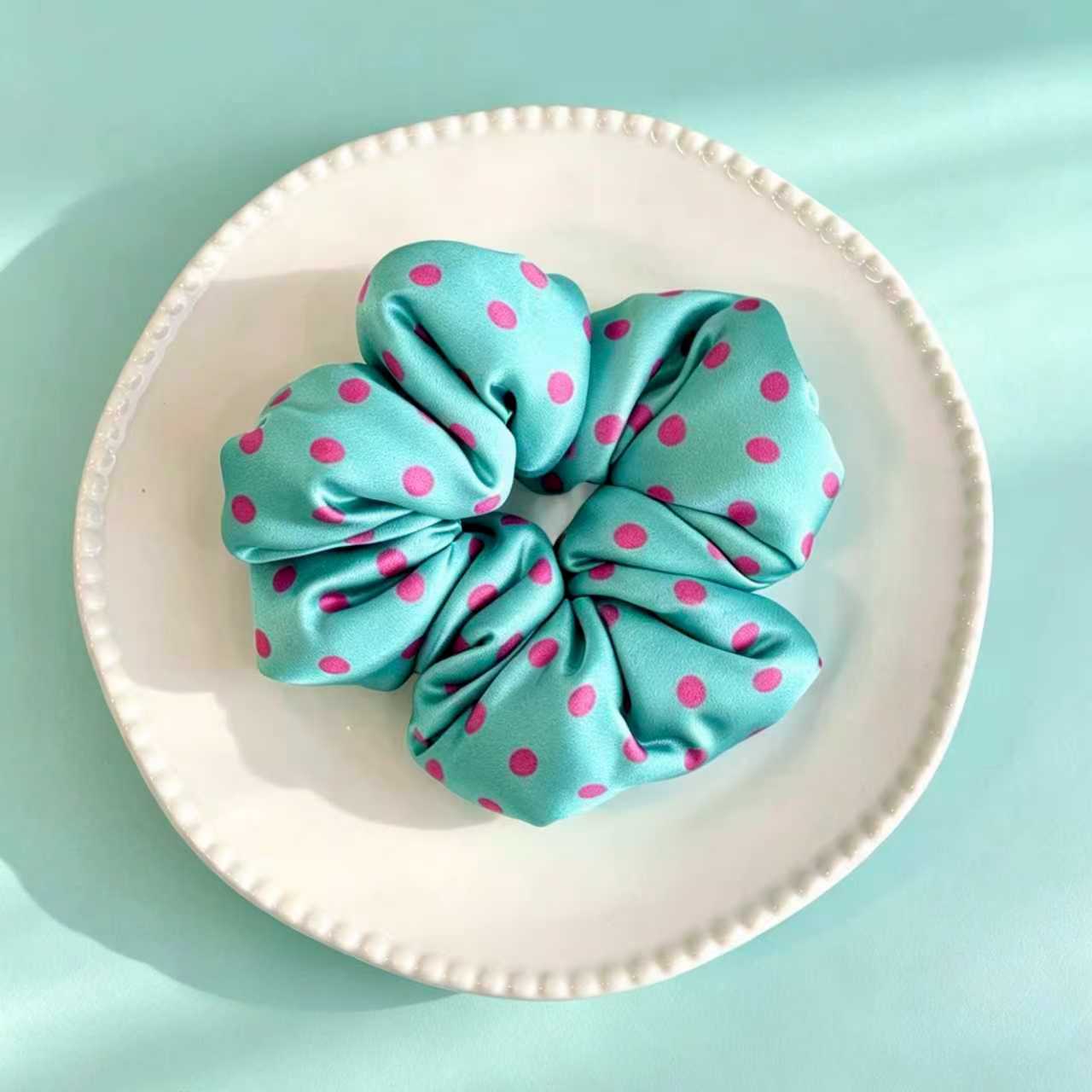 Mint Green & Pink Polka Dots - 100% Mulberry Silk Padded Scrunchie｜Richie Richie YYZ Original Design